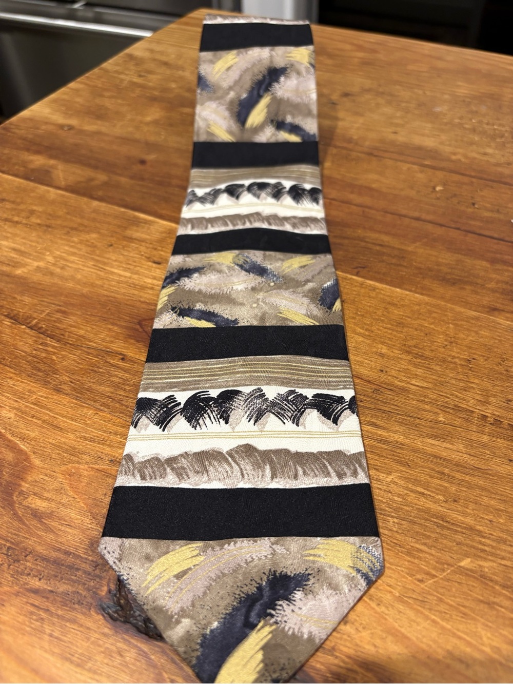 Men's Patterned Striped Tie in Black, Tan & Yellow